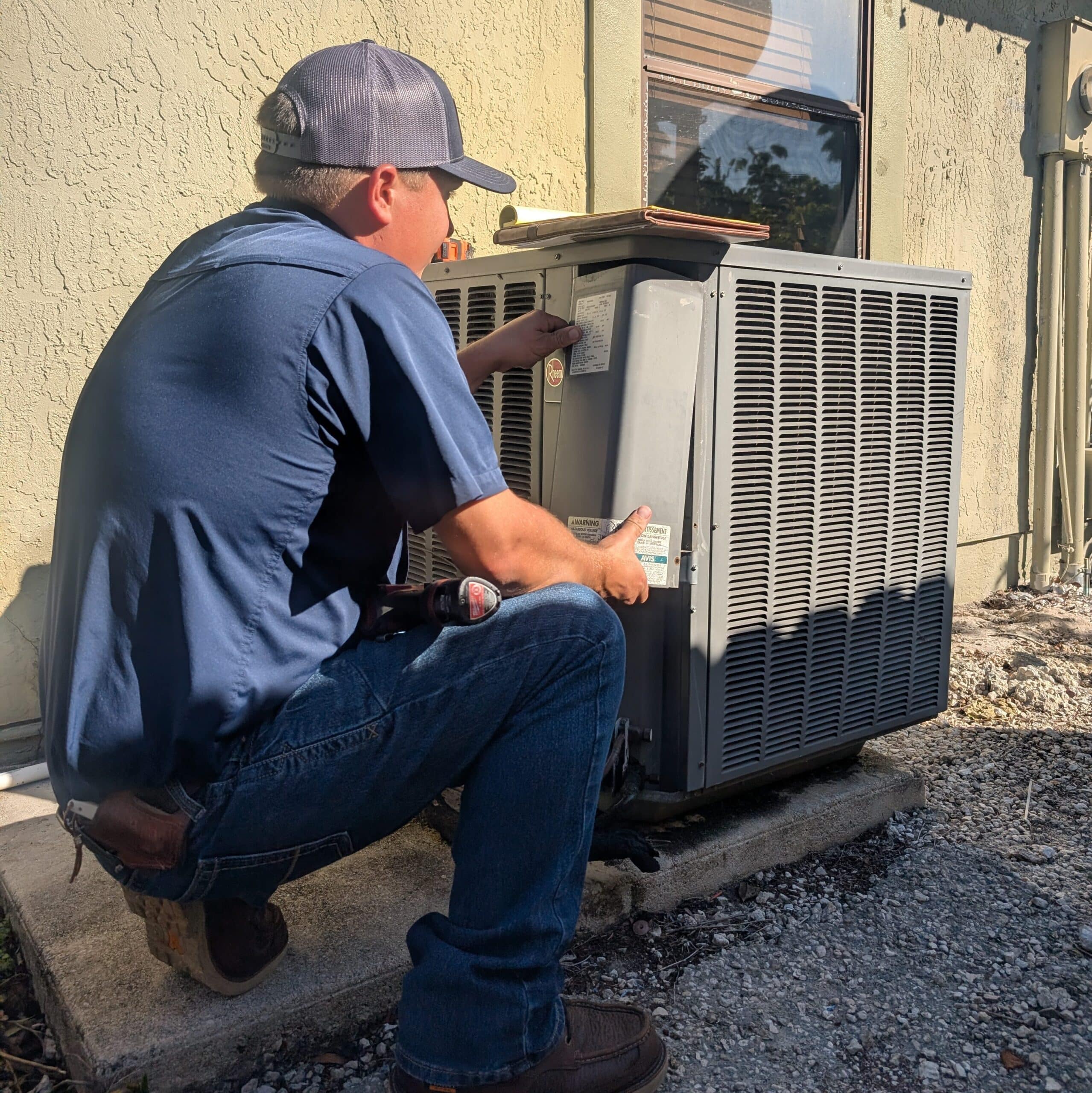 AC Installation in the Treasure Coast 8 hvac technician giving a free estimate on a new air conditioner